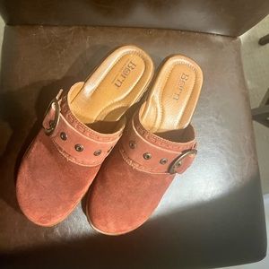 Maroon size 8 Born Mule